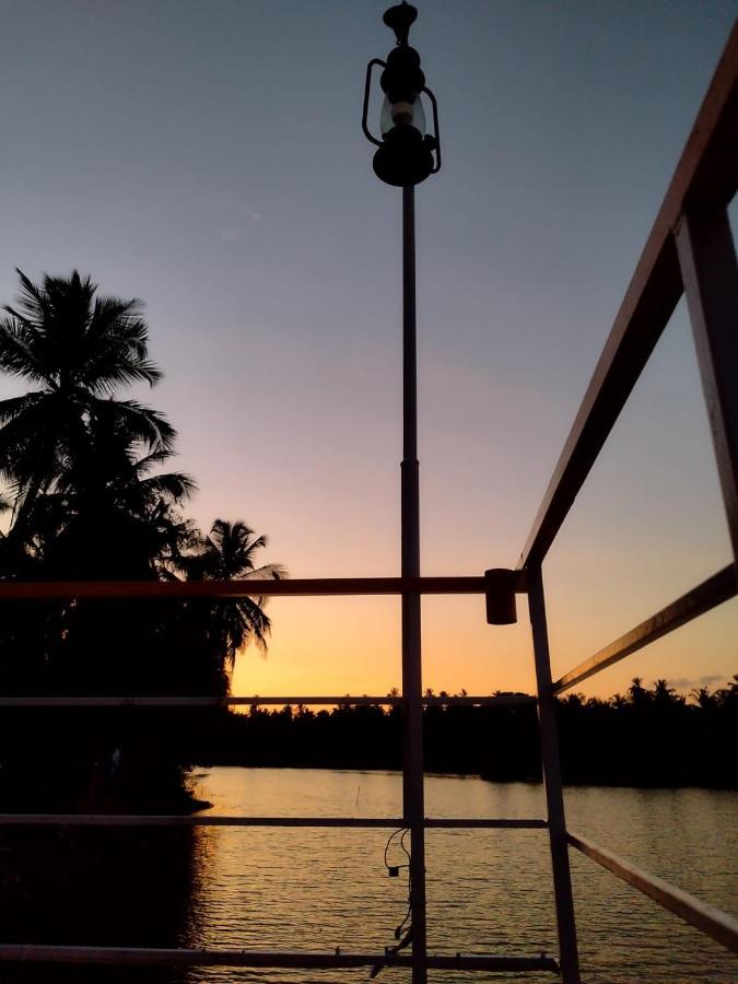 Hangout Kalyanpur Bagian luar foto