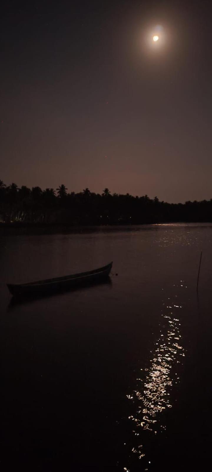Hangout Kalyanpur Bagian luar foto